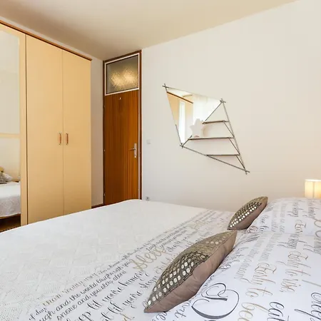With Wifi - 13957 Apartment